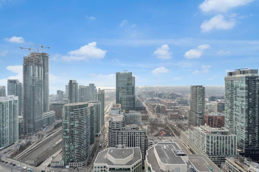 Rare 1Br - Rooftop Pool, Next To Mtcc & Cn Tower Apartment Toronto Exterior photo