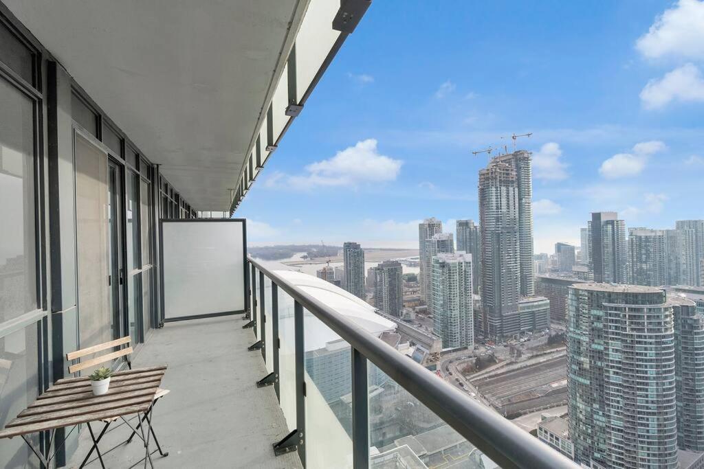 Rare 1Br - Rooftop Pool, Next To Mtcc & Cn Tower Apartment Toronto Exterior photo