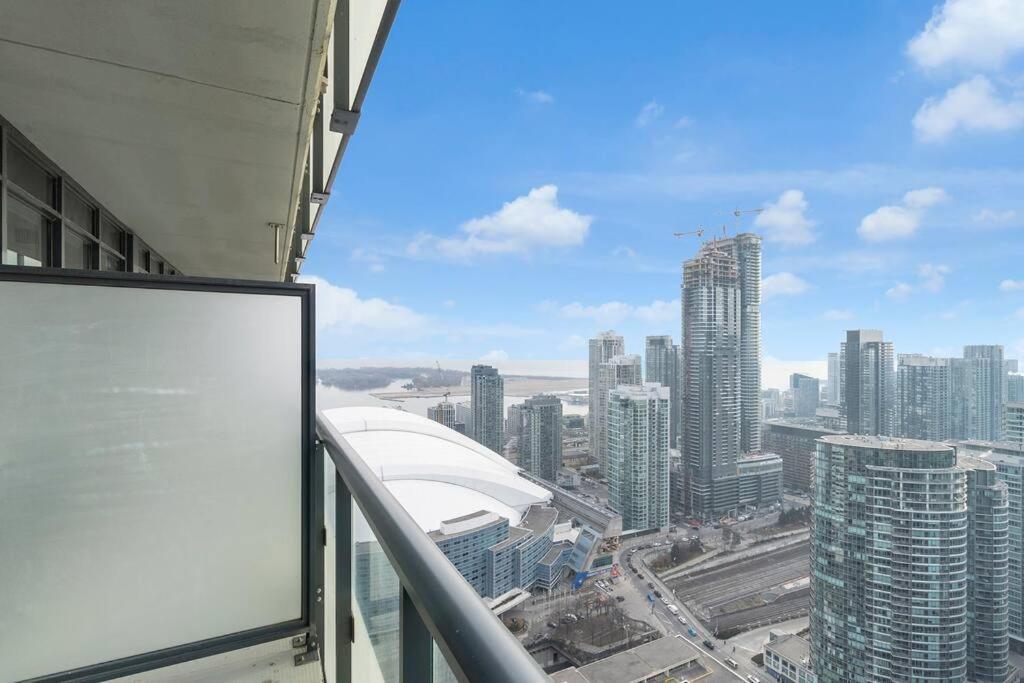 Rare 1Br - Rooftop Pool, Next To Mtcc & Cn Tower Apartment Toronto Exterior photo