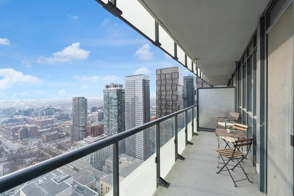 Rare 1Br - Rooftop Pool, Next To Mtcc & Cn Tower Apartment Toronto Exterior photo